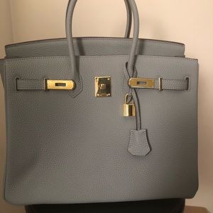 Inspired handbag no logo size 35 brand is Jacqueline desanges